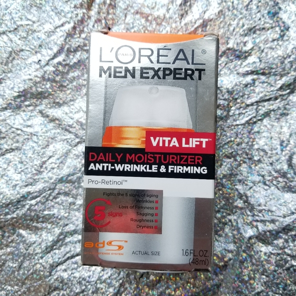 new L'Oreal Men Expert Vita Lift Moisturizer - Picture 2 of 7